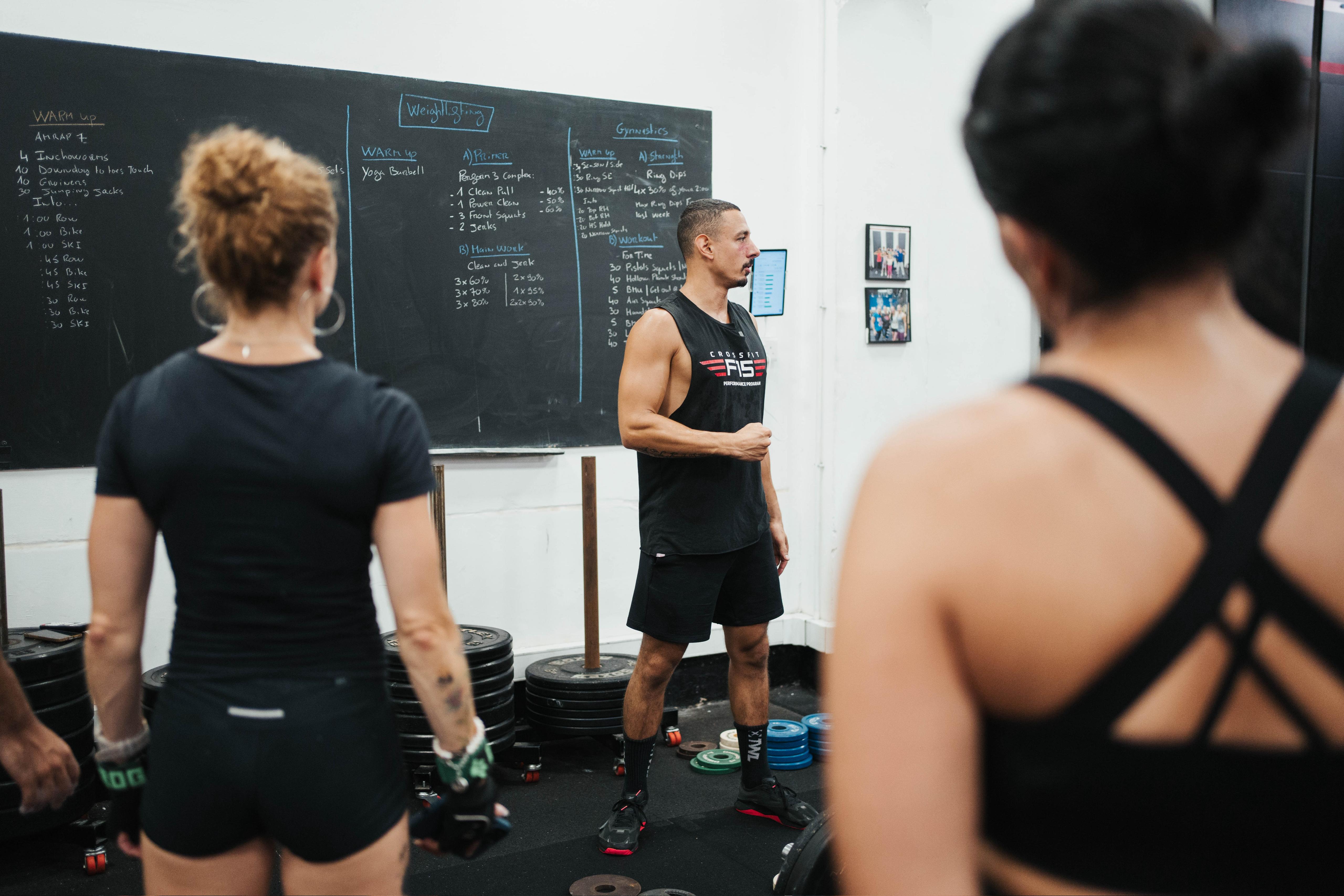 Coach briefing members at F15